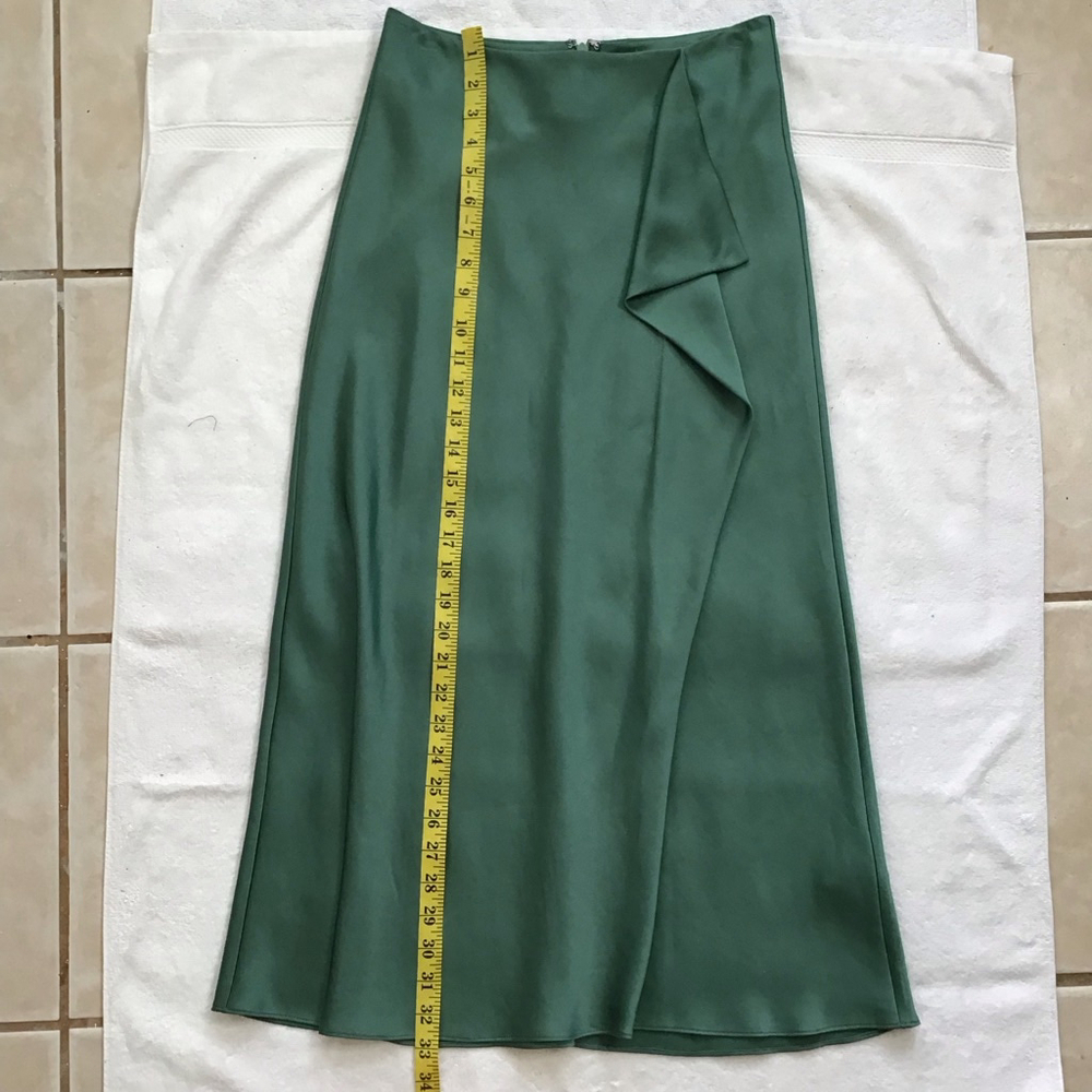 NWT- SIMKHAI Elegant Green Silky Midi Skirt Size 0 - Picture 8 of 9